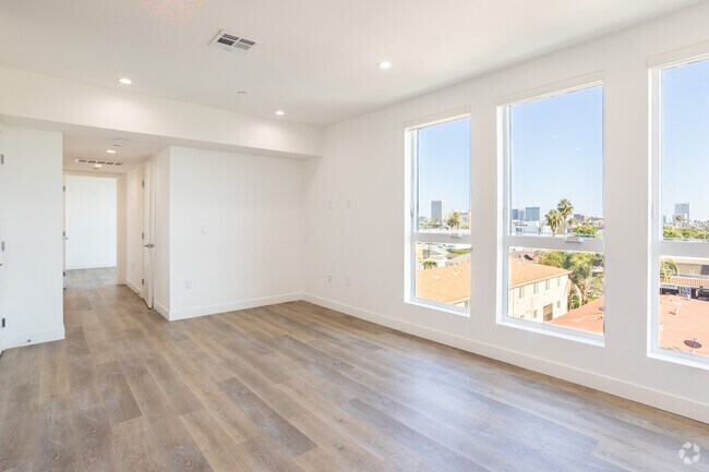2BR, 2BA Living Room