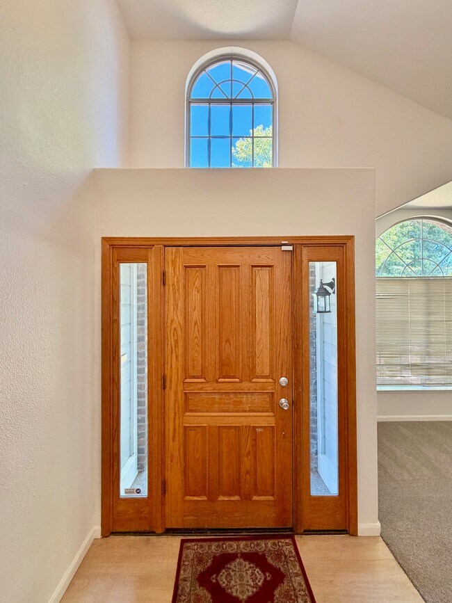 Photo - 5663 Montclair Cir