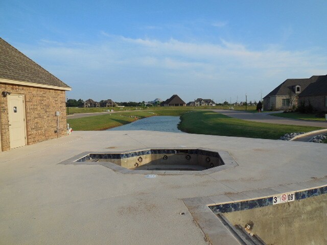 Photo - Beautiful Two Bedroom, Two Bathroom Home w/ Study for lease at The Enclave in NW Norman!!