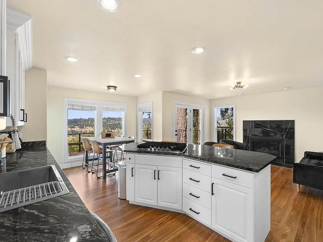 Photo - 129 Deerbrook Dr