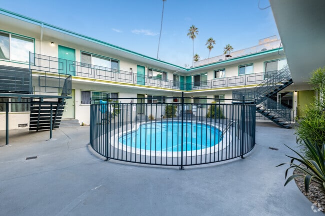 Courtyard - Mariposa Apartments