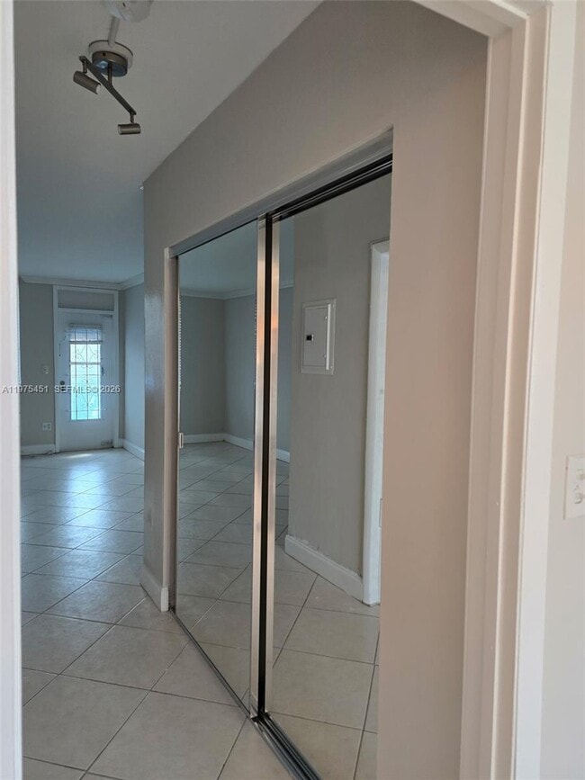 Photo - 441 Collins Ave Unit 19