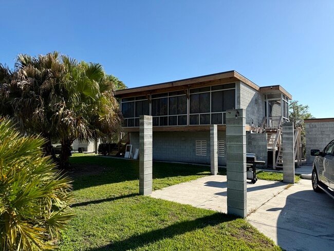 Building Photo - 160 N Lakeview Dr