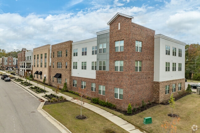Building Photo - Lakeland Town Square