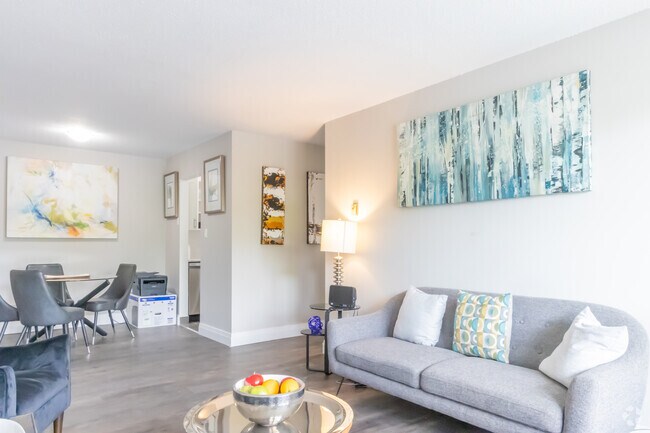 2BR, 1BA - 866SF - Living Room - Bedford Oaks