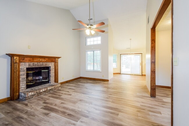 Photo - 8867 Sundrop Rd