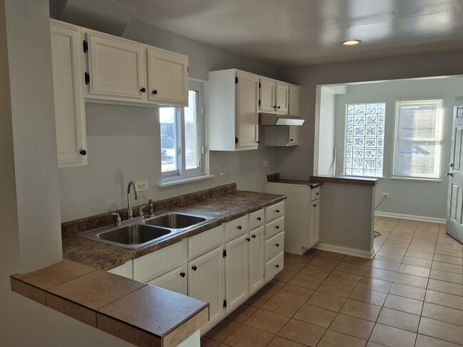 Photo - 6840 S Claremont Ave Unit 2