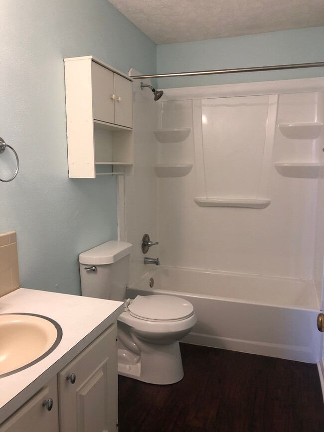 Photo - Three Bedroom Townhome near Peaks View Park, Fresh Market, 501 Expressway