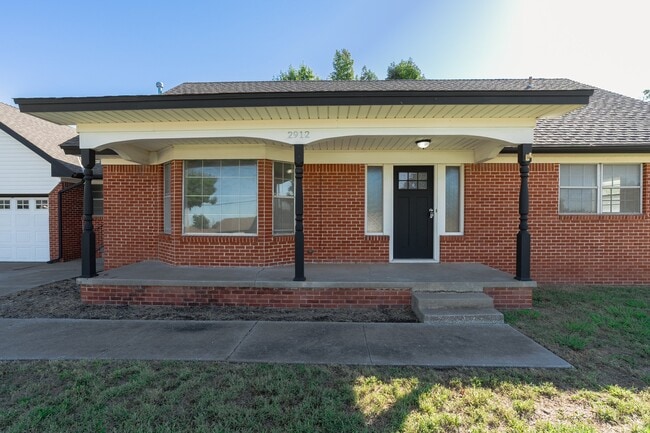 Photo - 2912 N Santa Fe Ave