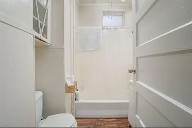 Photo - 3114 N Calvert St Unidad 1
