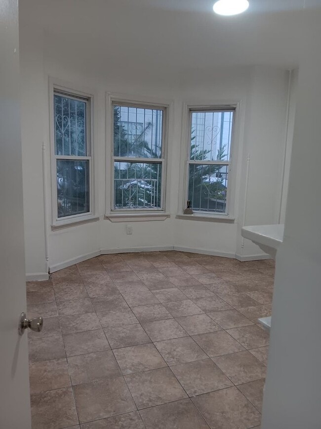 Building Photo - Beautiful two bedroom apartment in Newark Unit 1
