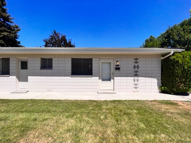 Building Photo - 1813 N Harrison Blvd Unit 377
