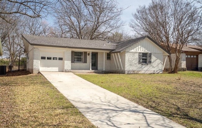Photo - 2624 Woodlawn Dr