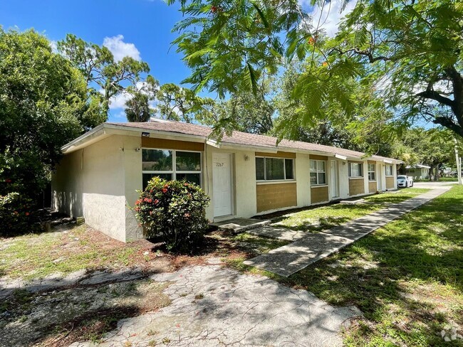Building Photo - Jeffcott Fort Myers Unit 2271 Rental