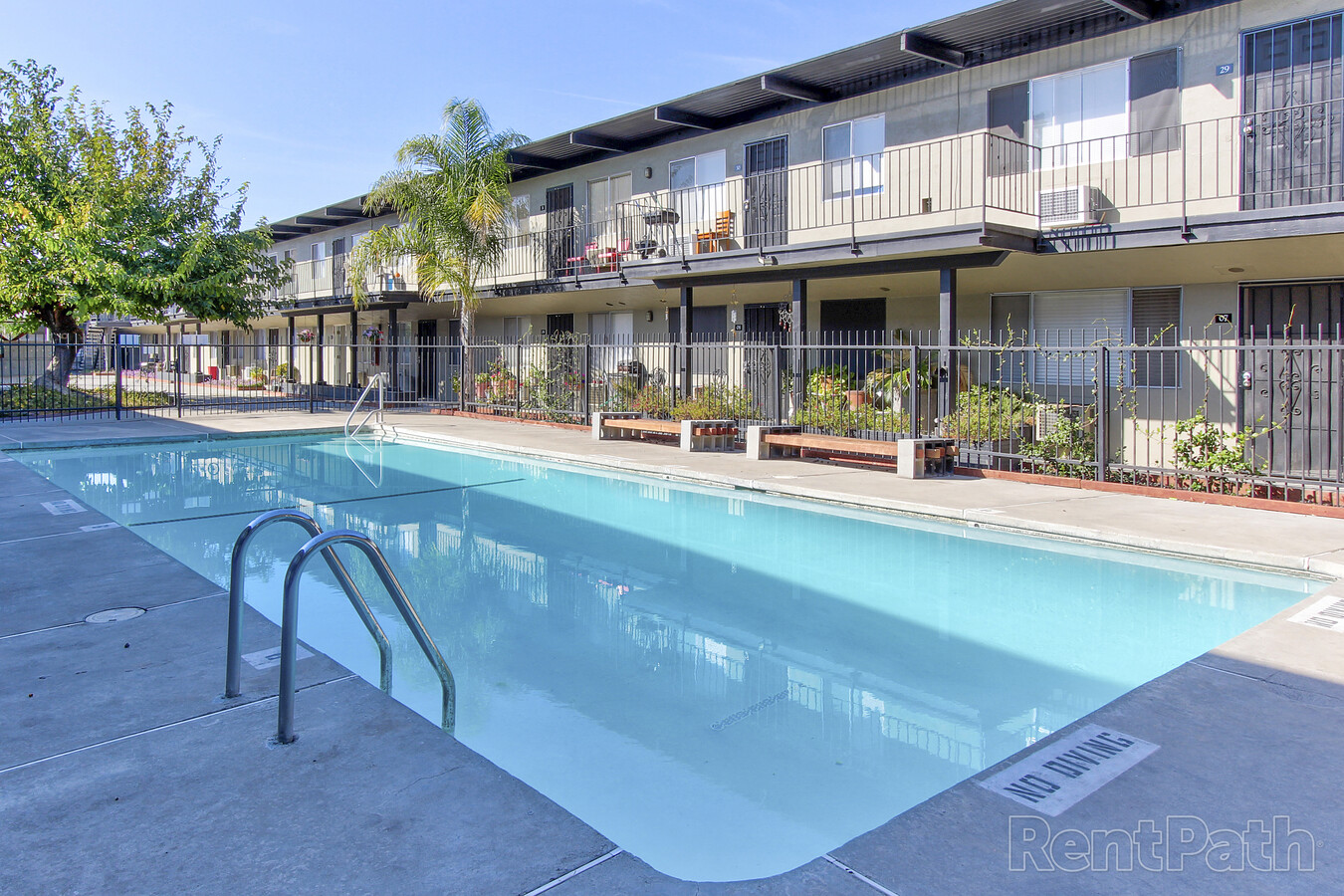 Lincoln Courtyards at 531 Glendora Avenue - Lincoln Courtyards at 531 Glendora Avenue Apartments