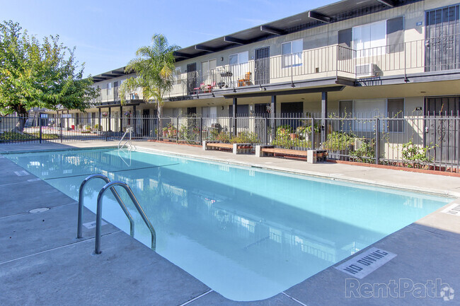 Building Photo - Lincoln Courtyards at 531 Glendora Avenue Rental