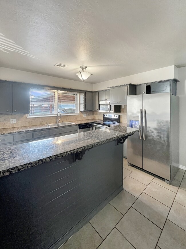 Photo - 6707 NW Compass Dr