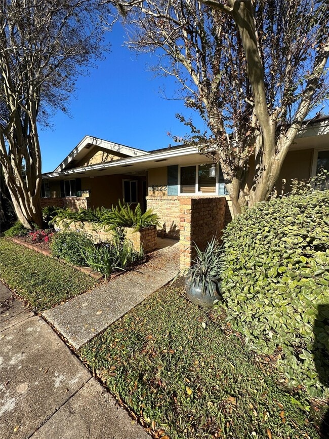 Building Photo - 16522 Diana Ln Unit True