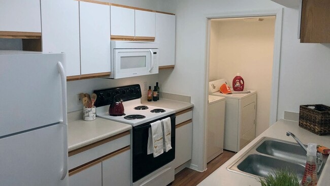 Comfort means home. Enjoy our traditional galley-style kitchens, your hub for whipping up sustenance. - Riverwood Apartments