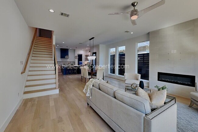 Photo - 807 S Glasgow Dr