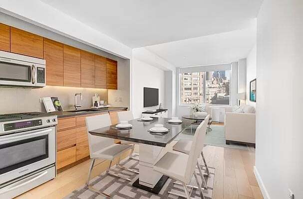 550 W 45th St Unit 640