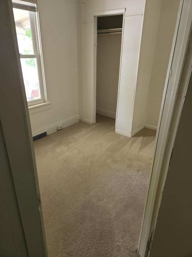 Building Photo - 527 S Michigan Ave Unit 527 S. Michigan Ave- Apt #3
