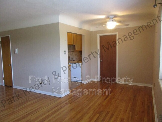 Photo - 733 E 2nd Ave