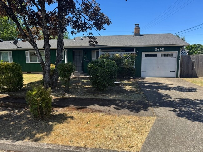 Building Photo - 2-bedroom/1 bathroom duplex with garage and shed!