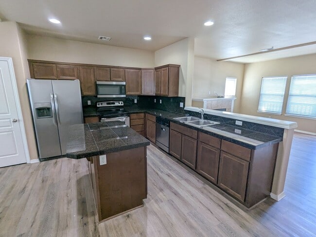 Photo - 5997 Blue River Dr SE