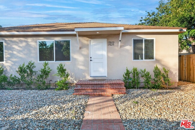 Photo - 17623 Burbank Blvd