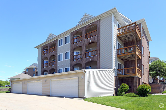 Weatherproof Garage Parking - Woodridge Estates Rental