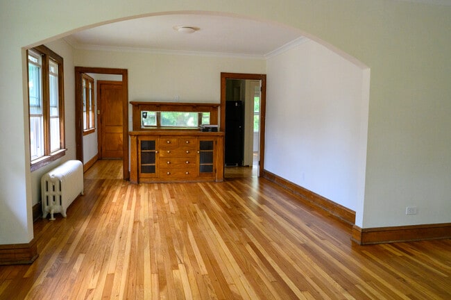 Building Photo - 4225 Emerson Ave N Unit 4225 Emerson Ave. N Rental