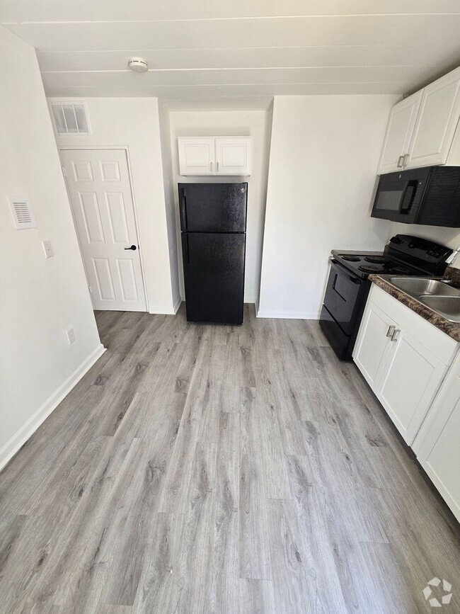 Building Photo - 688-694 N JAMES RD Unit 694 N James Rd Rental