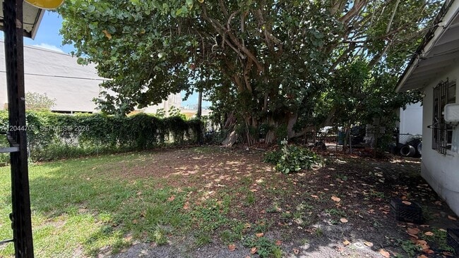 Photo - 1525 NW 18th Ct