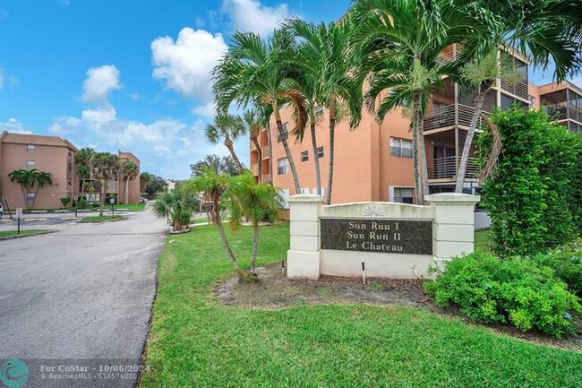 Photo - 3100 N Pine Island Rd Condominio