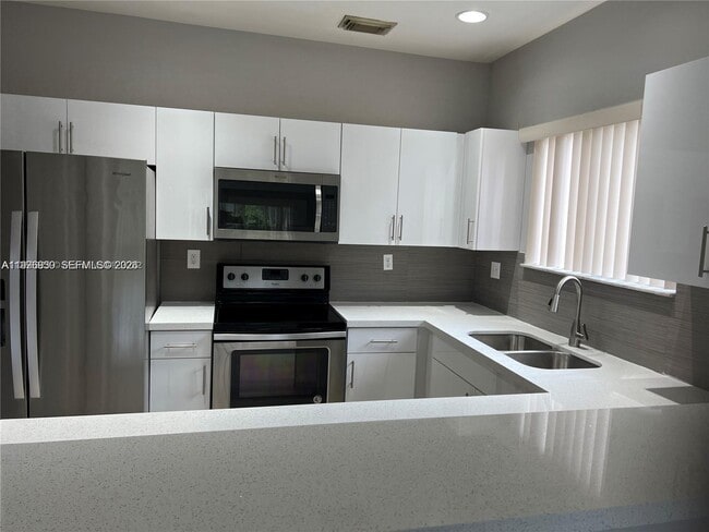 Photo - 3389 NE 4th St