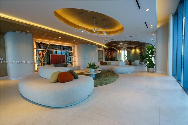 Photo - 700 NE 24th St Unidad 1703