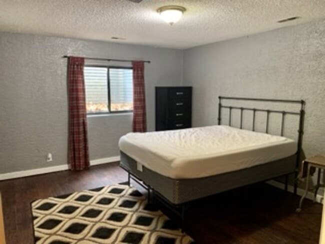 Building Photo - 6435 Chantilly Pl Unit 3