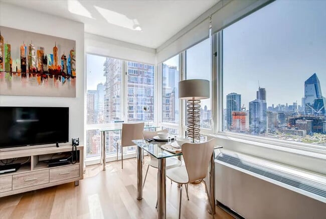 605 W 42nd St Unit SI ID1025333P