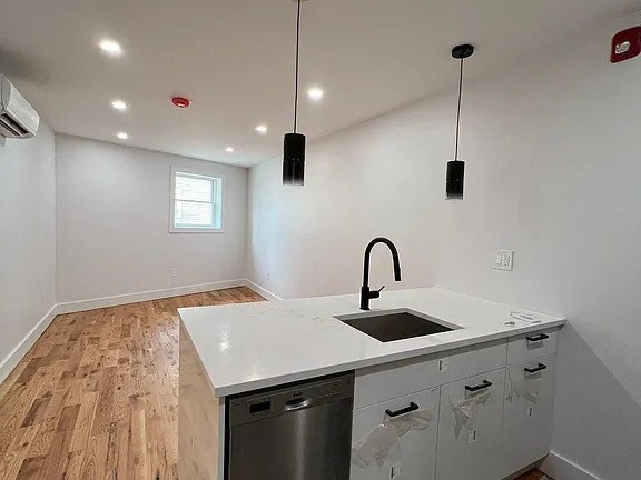 Photo - 25 W Hamilton Ave