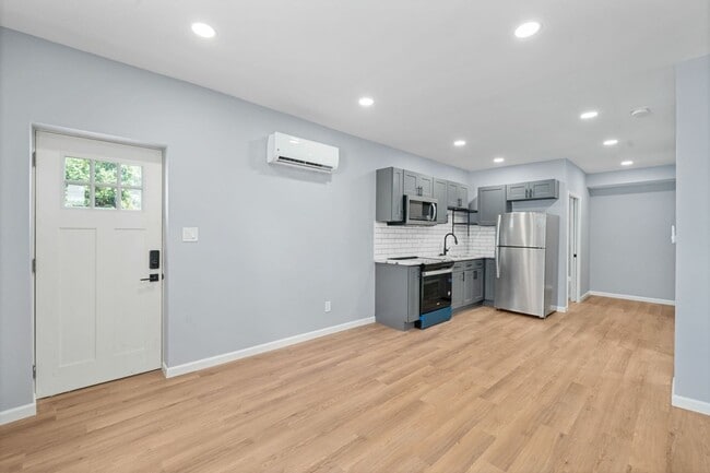 Building Photo - 786 Thomas Ave Rental