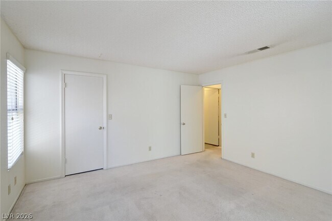 Photo - 217 S White Cloud Cir