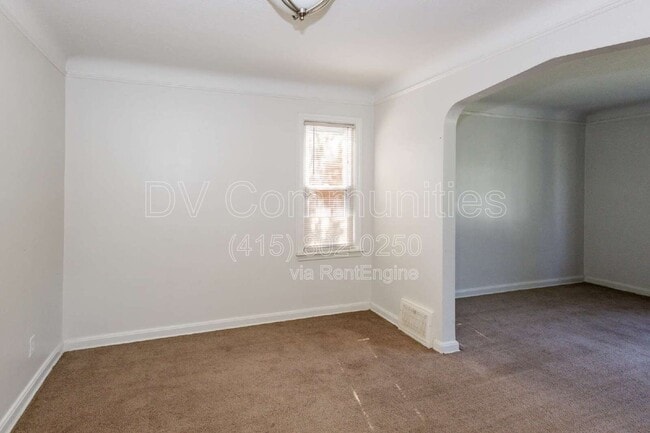 Photo - 4871 Oakland Dr