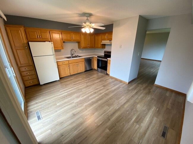 Photo - New Renovated 2br/1ba Townhome in Apple Valley - Ask about our deposit-free move in's with Obligo!