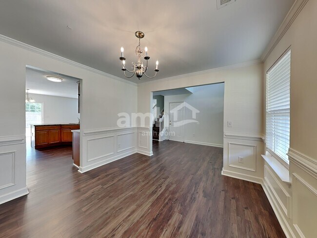 Photo - 233 Worcester Ln