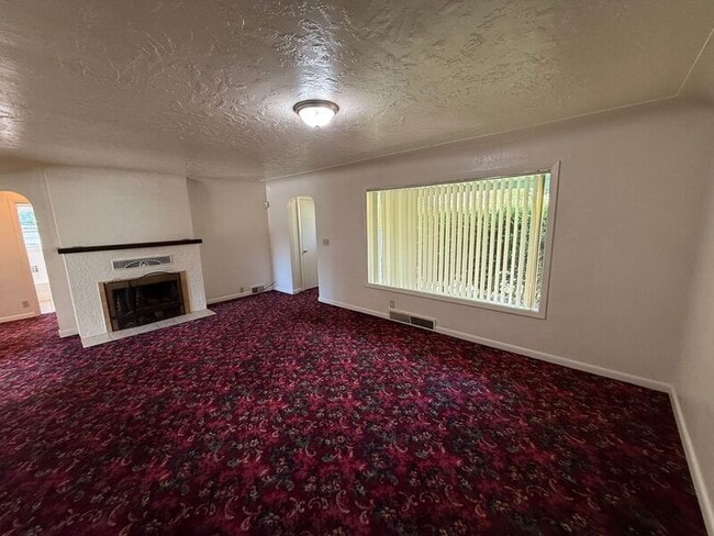 Photo - 3490 Neef Ave SE