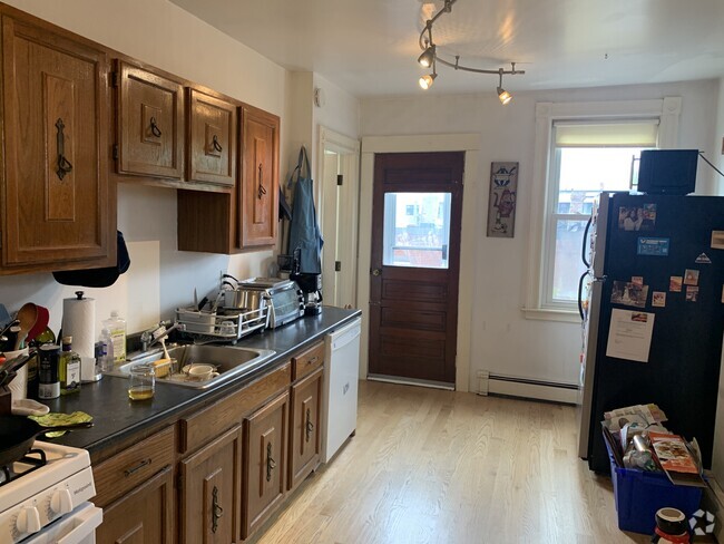 Building Photo - 18 Mead St Unit 1 Rental