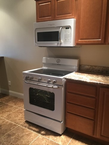 Studio Microwave and Range