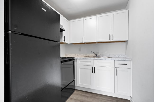 Building Photo - 102 S West St Unit 1 Rental