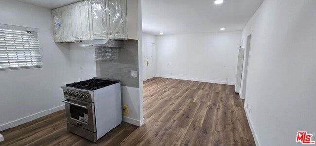 Photo - 2641 S La Salle Ave Unidad 5